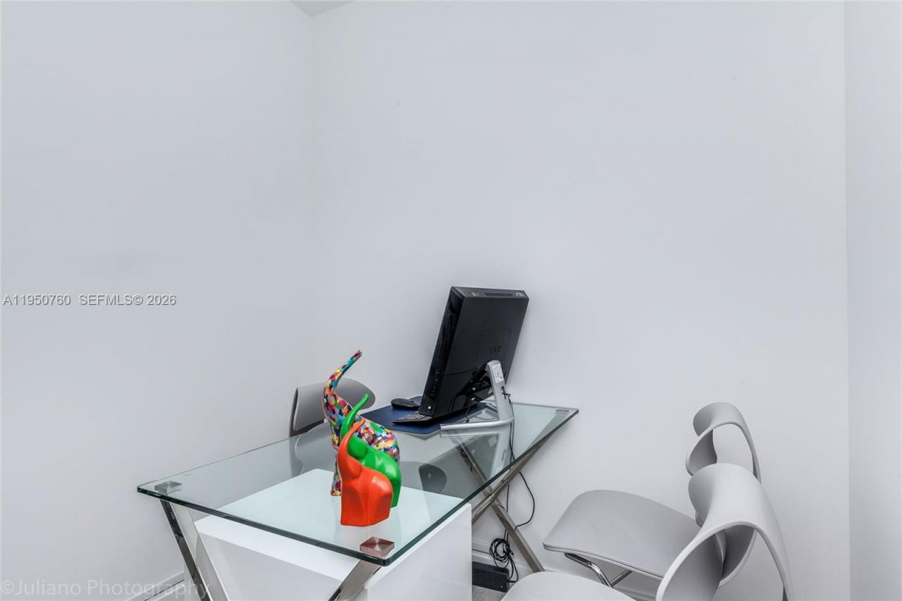 55 SW 9th St, Unit PH4603, Miami, FL 33130 Photo