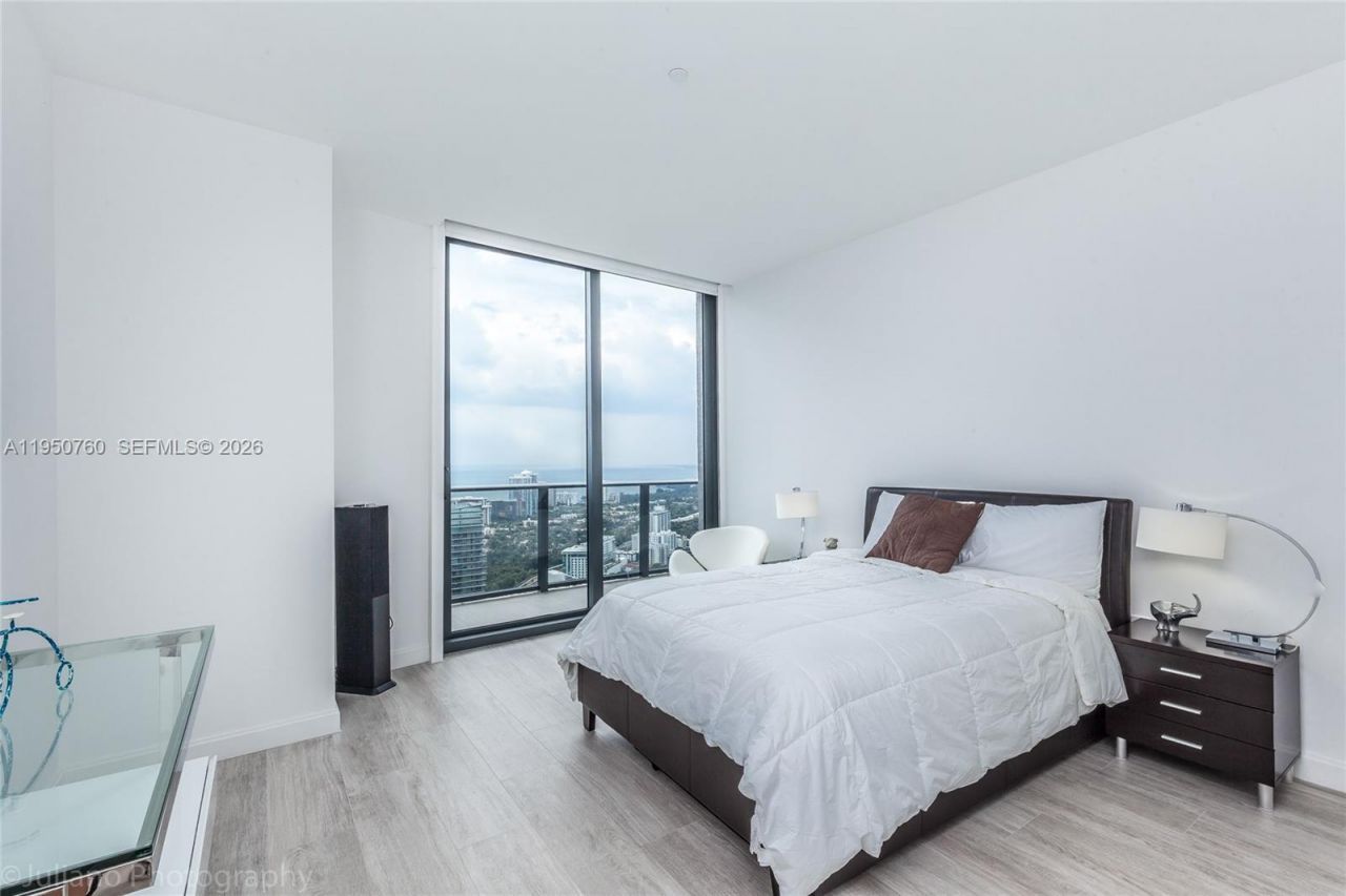 55 SW 9th St, Unit PH4603, Miami, FL 33130 Photo
