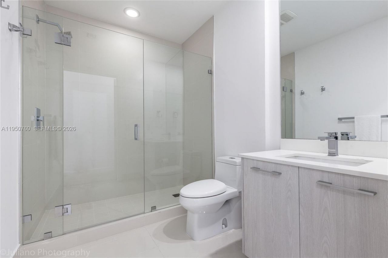 55 SW 9th St, Unit PH4603, Miami, FL 33130 Photo
