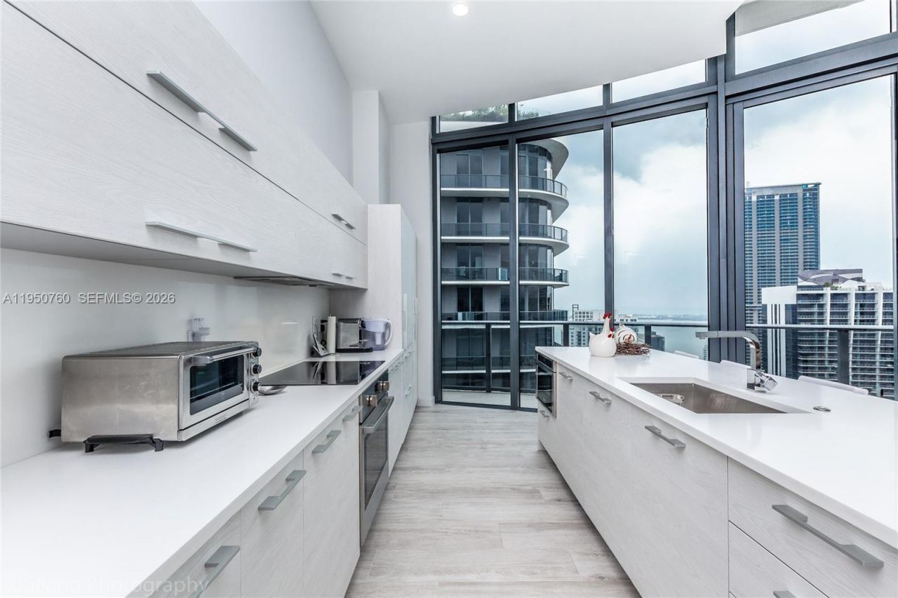 55 SW 9th St, Unit PH4603, Miami, FL 33130 Photo