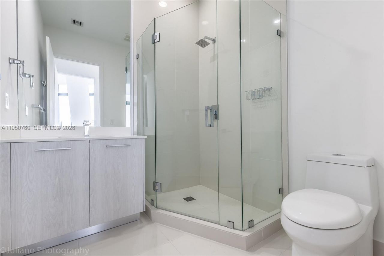 55 SW 9th St, Unit PH4603, Miami, FL 33130 Photo