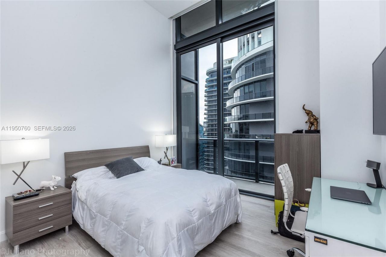 55 SW 9th St, Unit PH4603, Miami, FL 33130 Photo
