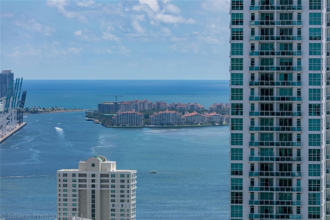 55 SW 9th St, Unit PH4603, Miami, FL 33130 Photo