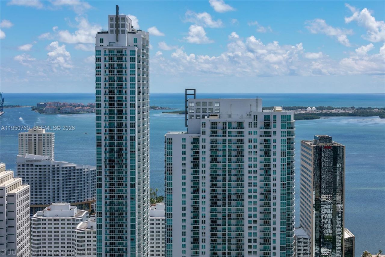 55 SW 9th St, Unit PH4603, Miami, FL 33130 Photo