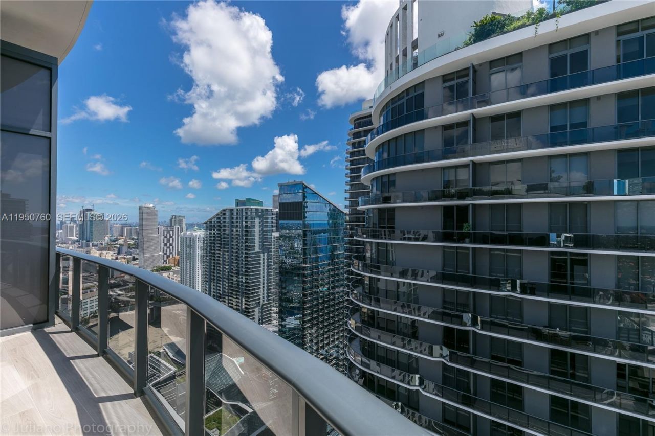 55 SW 9th St, Unit PH4603, Miami, FL 33130 Photo