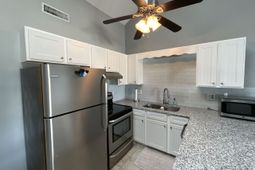 1880 Colony Dr. photo 4