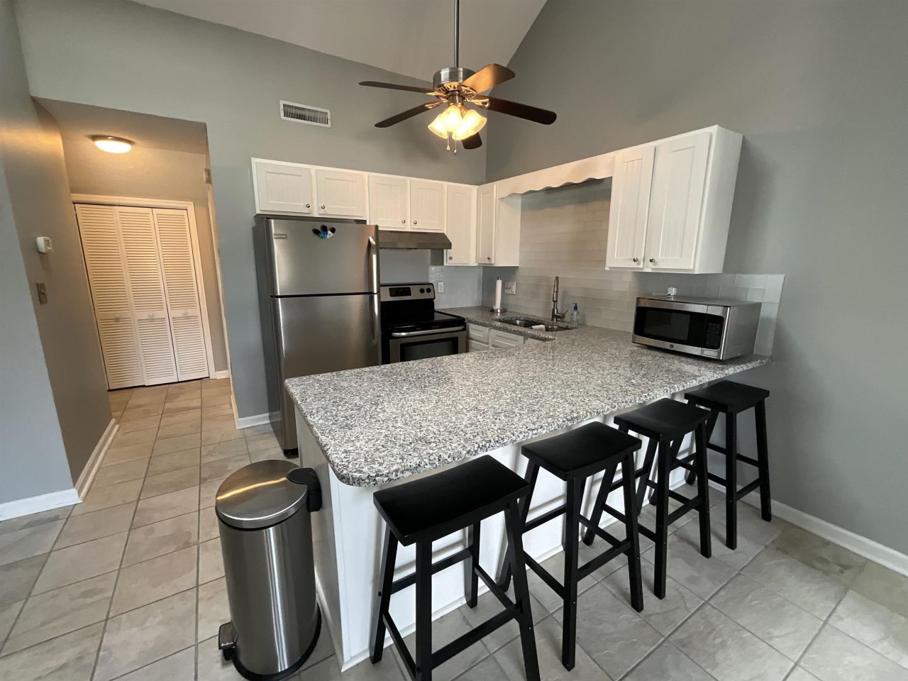 1880 Colony Dr. Photo 4