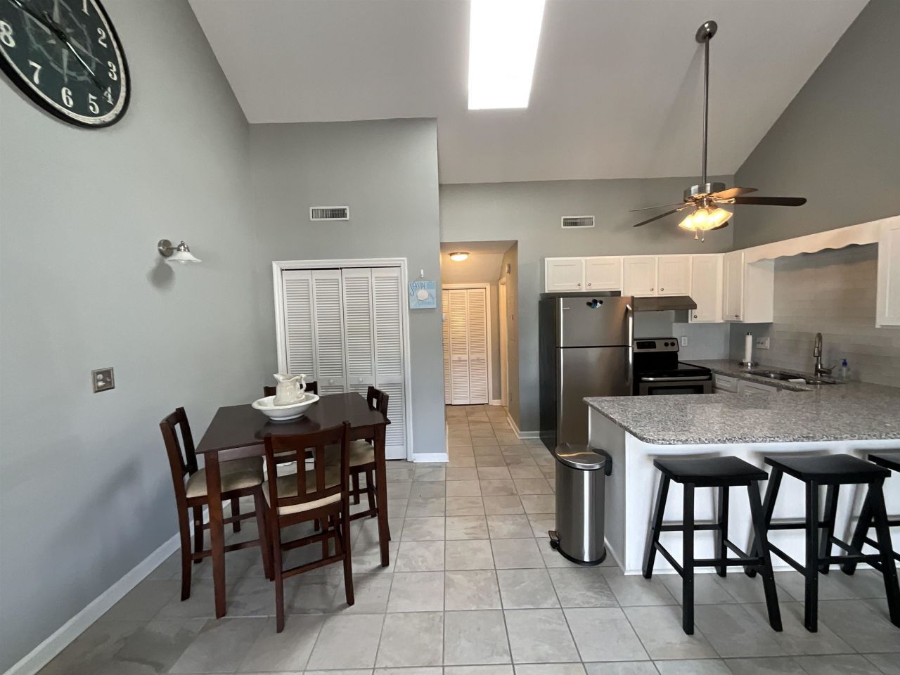 1880 Colony Dr. Photo 7