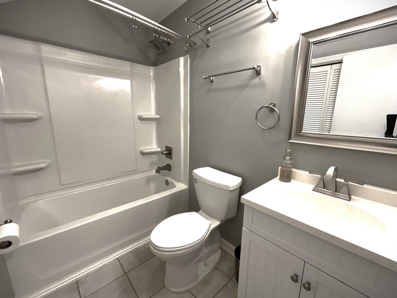 1880 Colony Dr. Photo 9