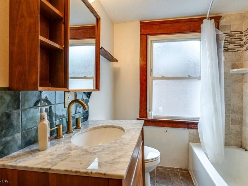 87 Hawthorne Avenue, Akron, OH 44303 Photo 16