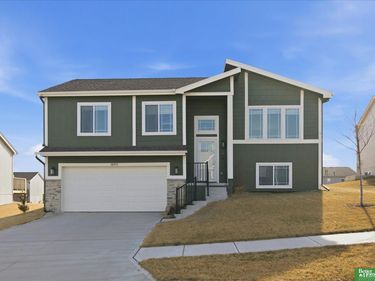 10913 Sheffield Street, Omaha, NE 68142