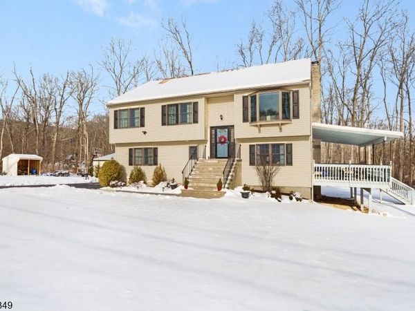 7 Mulberry Ln, Hampton, NJ 07860