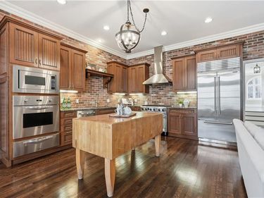 212 W 50th Street, Kansas City, MO 64112