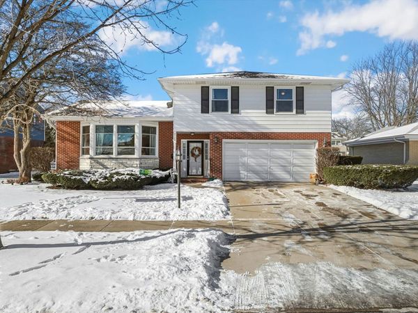 2522 N Brighton Place, Arlington Heights, IL 60004