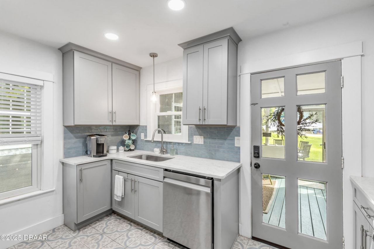 405 Magnolia Street, New Smyrna Beach, FL 32168 Photo