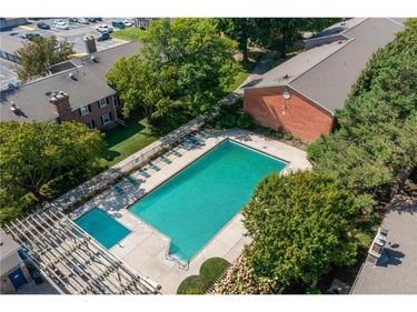 810 Old Settlers Trail, Unit 5, Hopkins, MN 55343