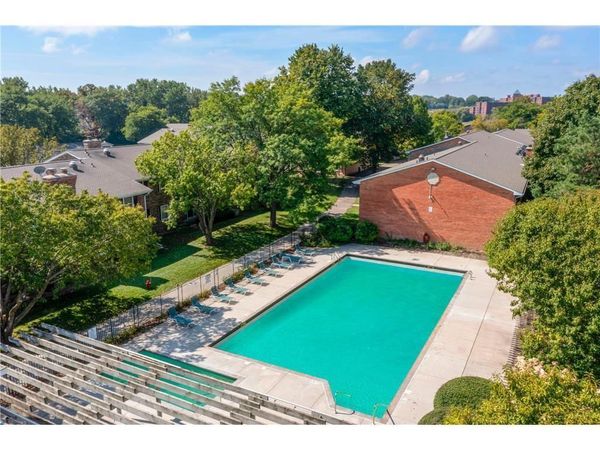 810 Old Settlers Trail, Unit 5, Hopkins, MN 55343