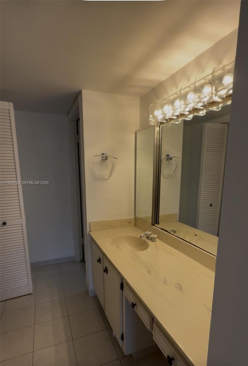 1450 Brickell Bay Dr , Unit 1604, Miami, FL 33131 Photo