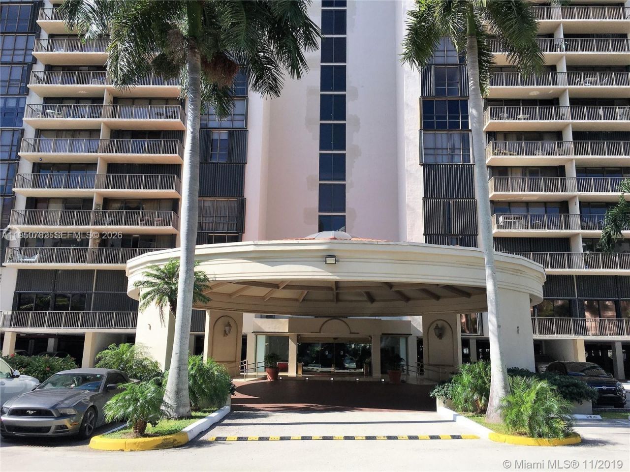 1450 Brickell Bay Dr , Unit 1604, Miami, FL 33131 Photo