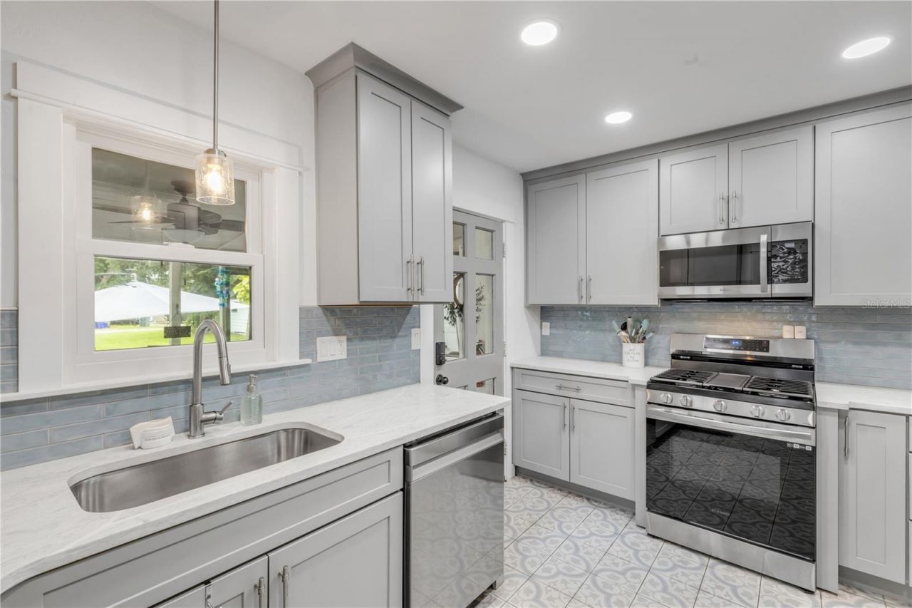 405 Magnolia Street, New Smyrna Beach, FL 32168 Photo