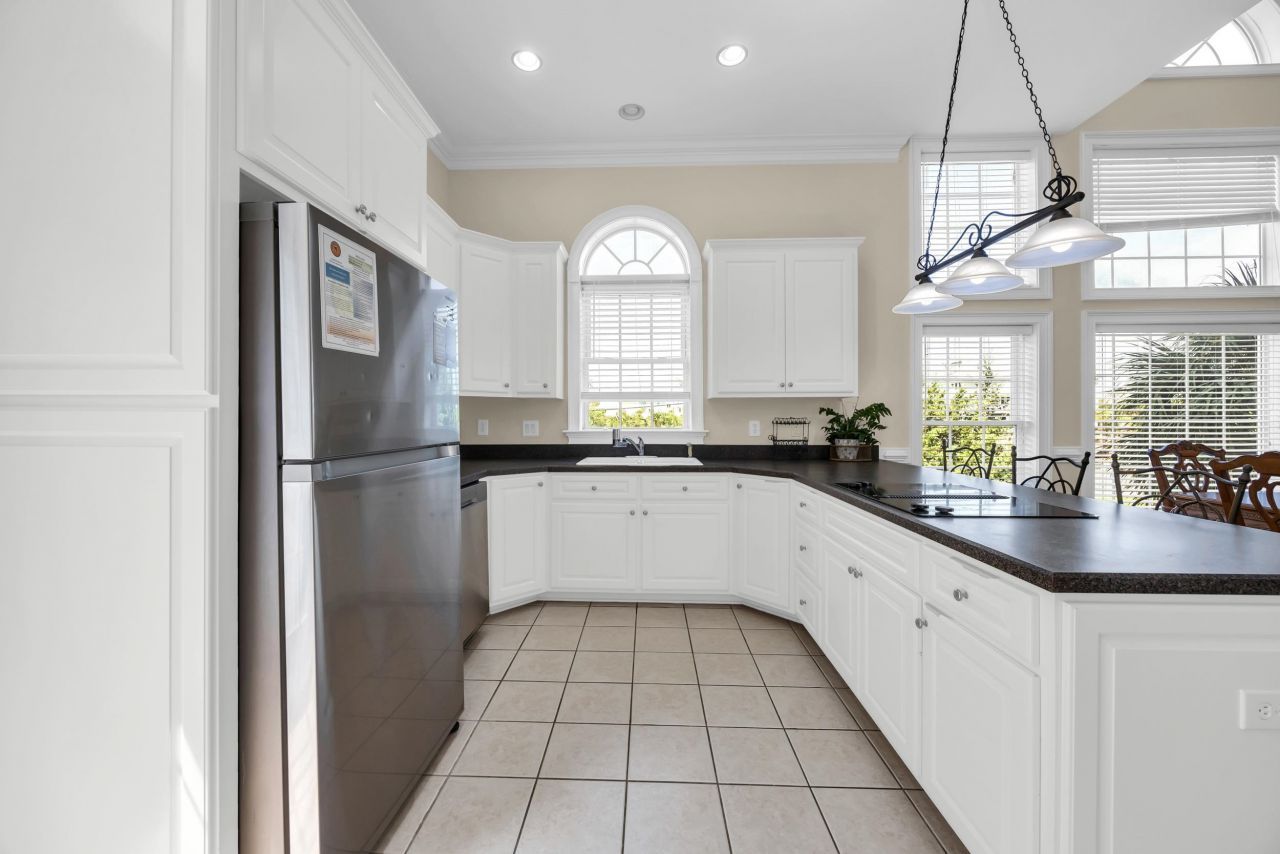 4725 Harmony Ln. Photo 12