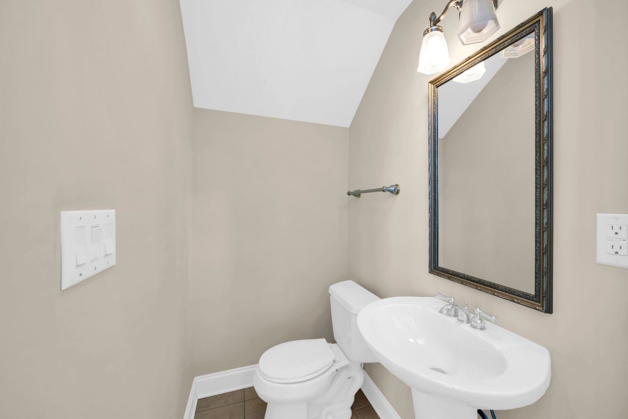 4725 Harmony Ln. Photo 16