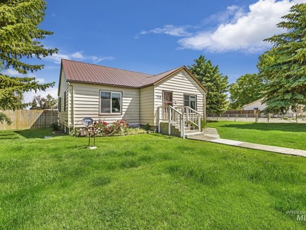 738 3rd Avenue East, Gooding, ID 83330