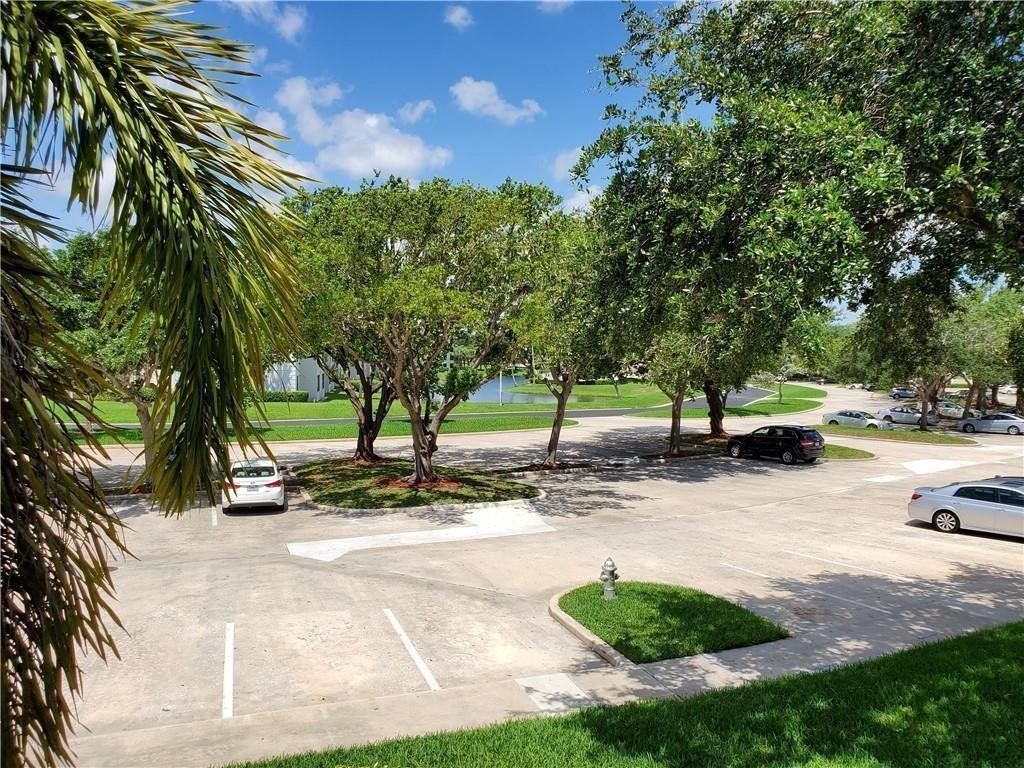 6061 Balboa Circle, Unit 201, Boca Raton, FL 33433 Photo