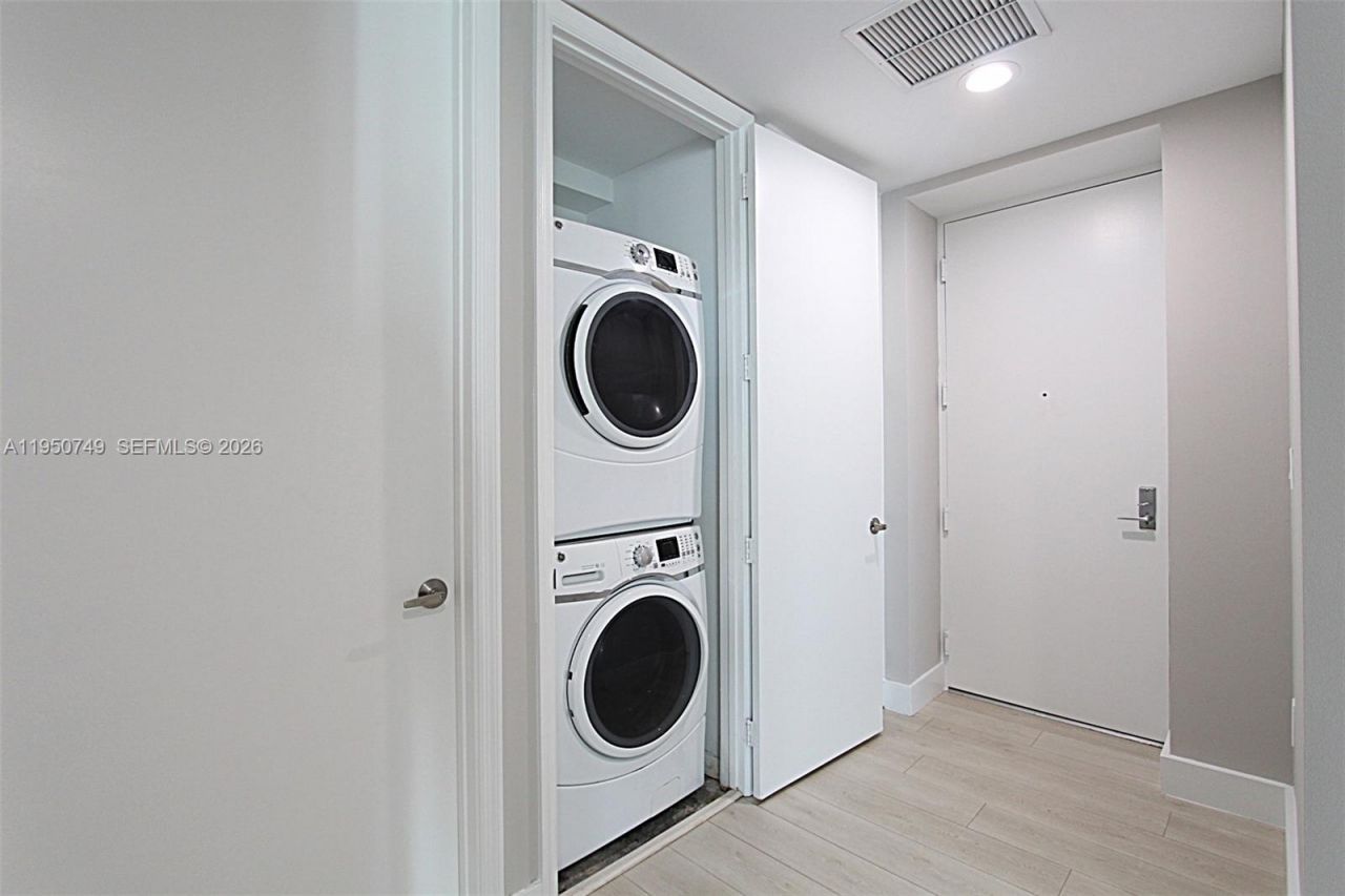 500 Brickell Ave, Unit 4110, Miami, FL 33131 Photo