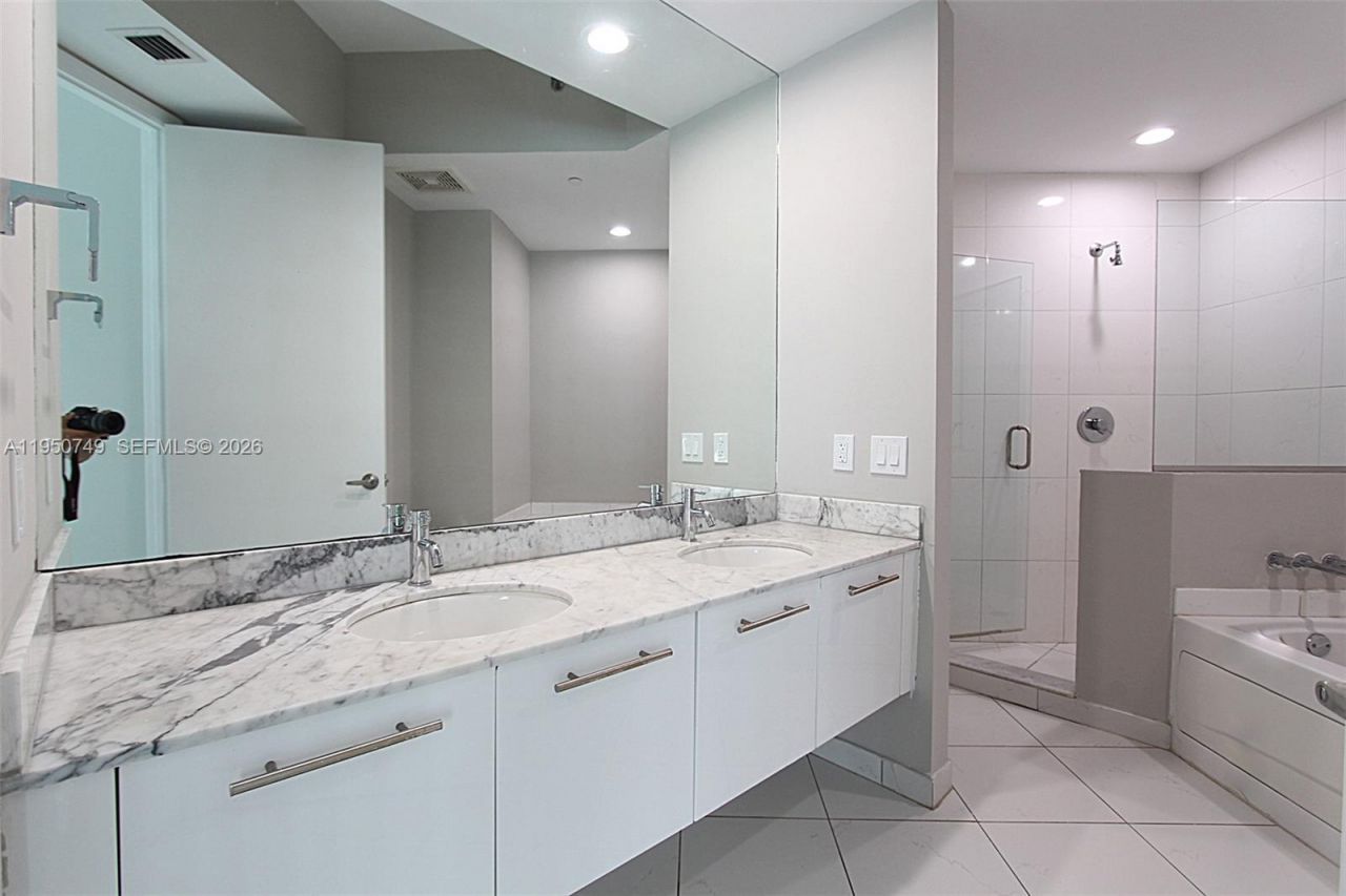 500 Brickell Ave, Unit 4110, Miami, FL 33131 Photo