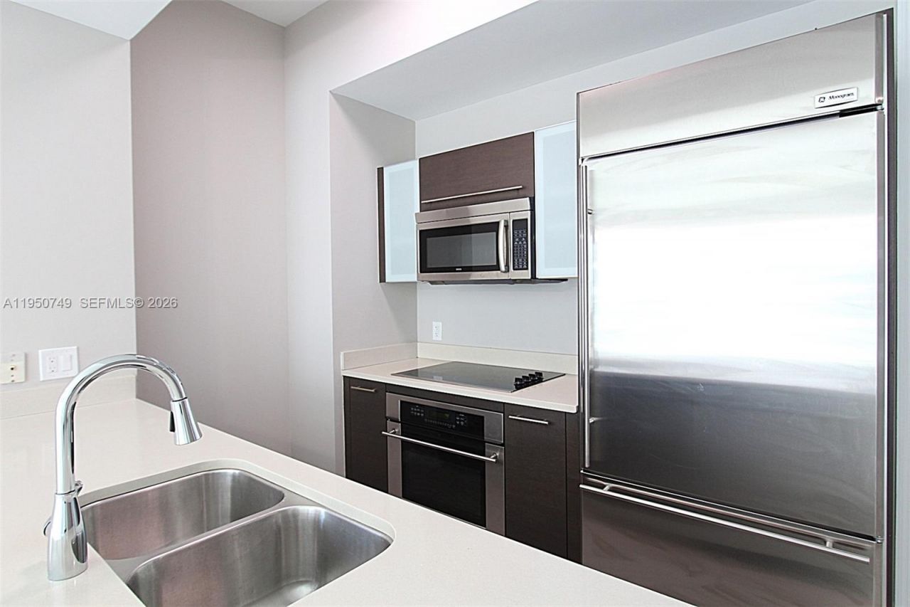 500 Brickell Ave, Unit 4110, Miami, FL 33131 Photo