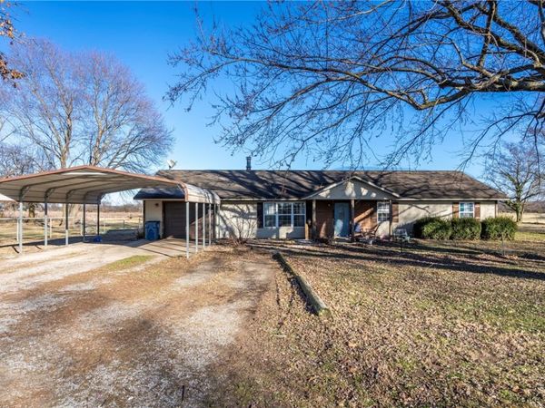 1651 W Highway 12 , Gentry, AR 72734