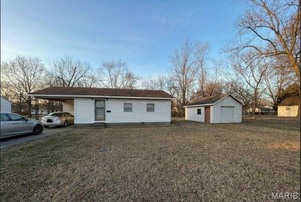 329 W Elm Street E, East Prairie, MO 63845 Main Photo