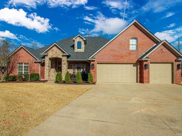 283 Lake Valley Drive, Maumelle, AR 72113