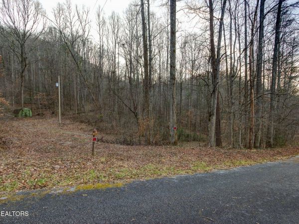 4120 Highland Rd, Cosby, TN 37722