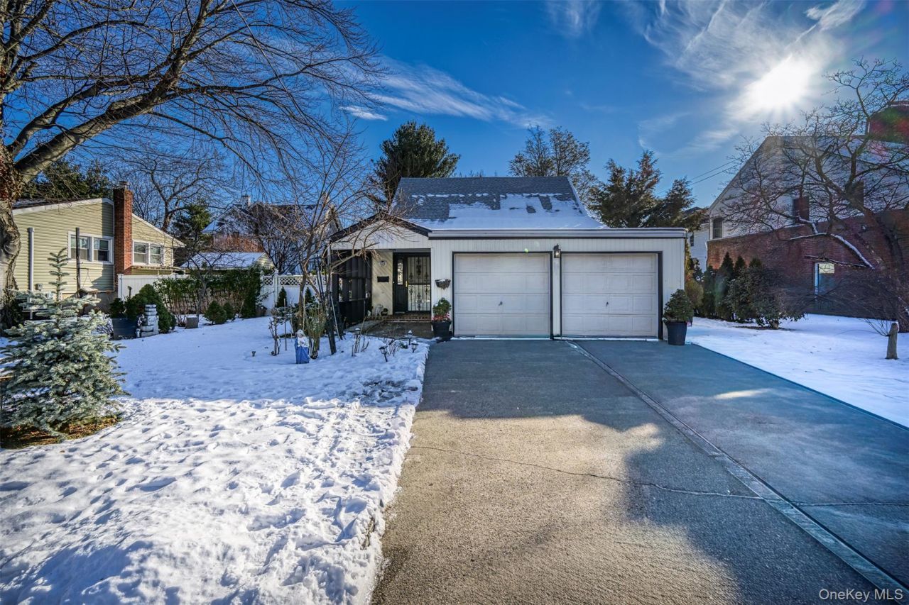 524 Livingston Street, Westbury, NY 11590 Main Photo