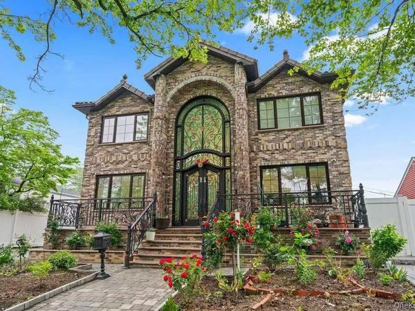 946 Cherry Lane, Garden City Park, NY 11001