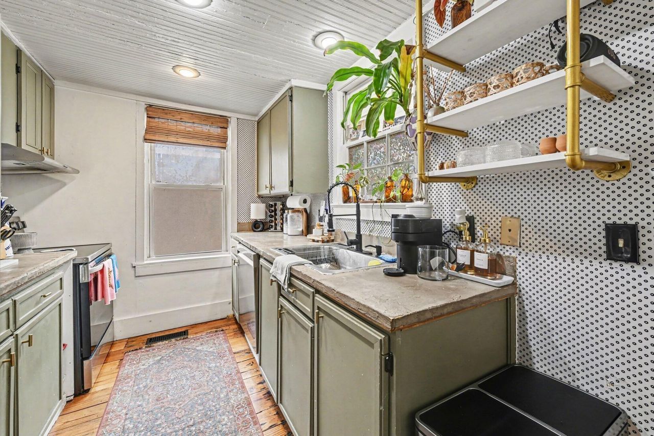 81 Simons Street Photo 10