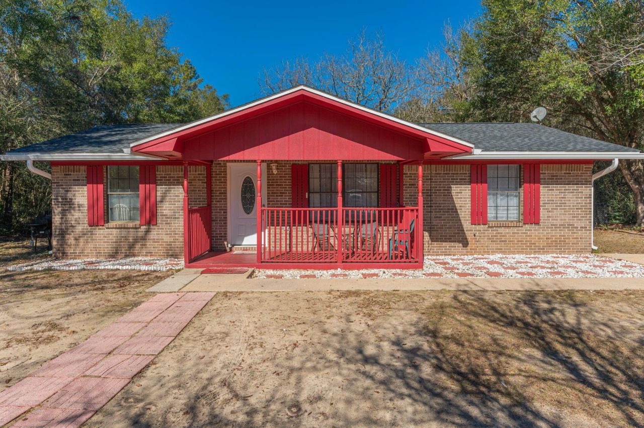 205 Florence Drive, Defuniak Springs, FL 32433 Main Photo