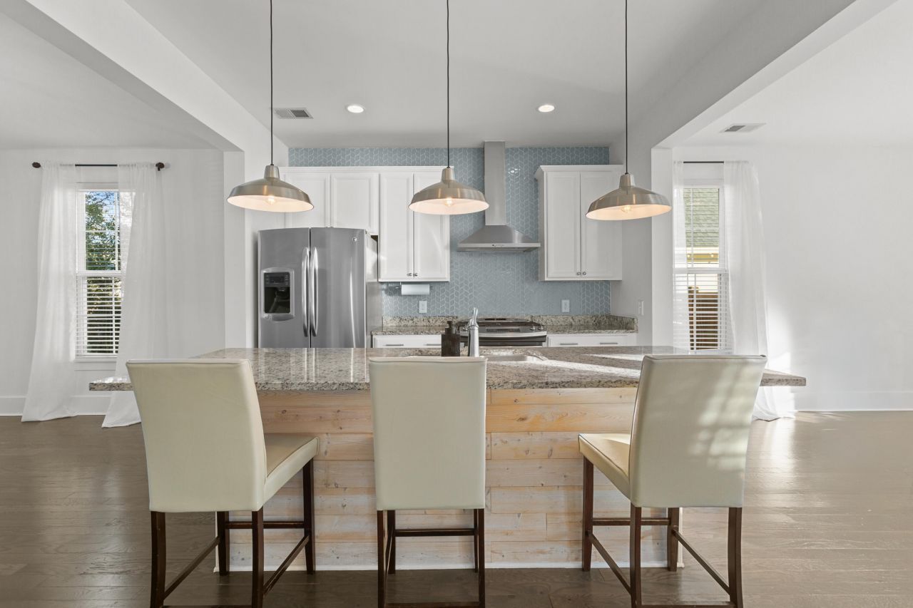 615 Long Meadow Street Photo 9