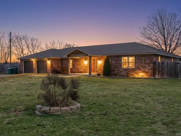 5704 Valentine Rd, North Little Rock, AR 72117