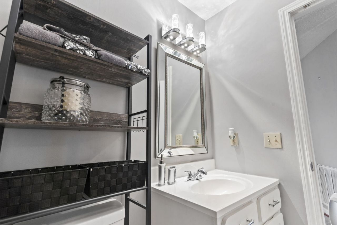 811 9th Ave. S Photo 25