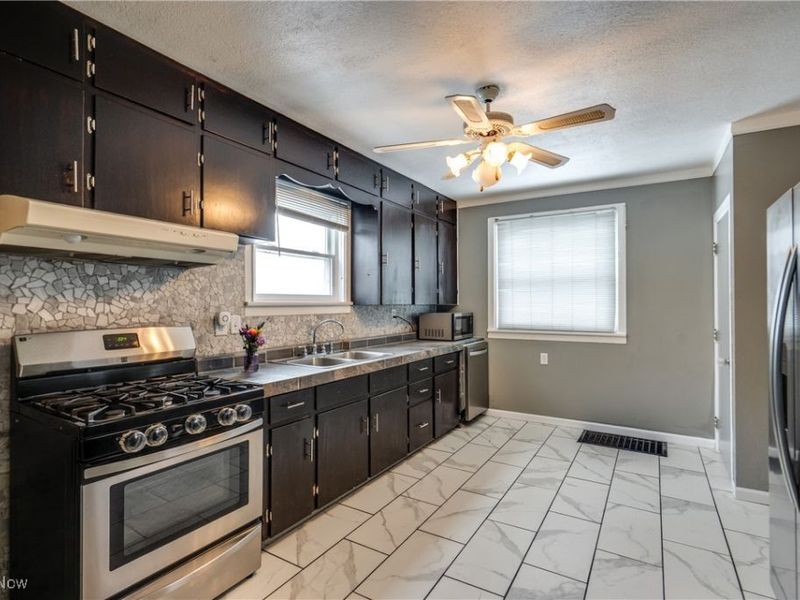 377 Hillsdale Avenue, Barberton, OH 44203 Photo 11