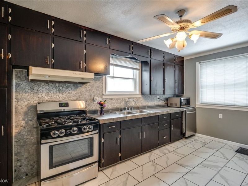 377 Hillsdale Avenue, Barberton, OH 44203 Photo 12