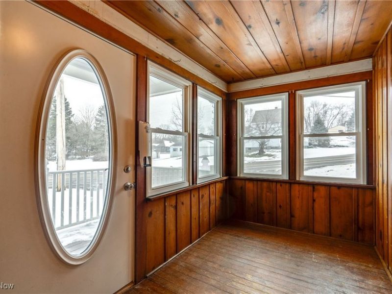 377 Hillsdale Avenue, Barberton, OH 44203 Photo 2