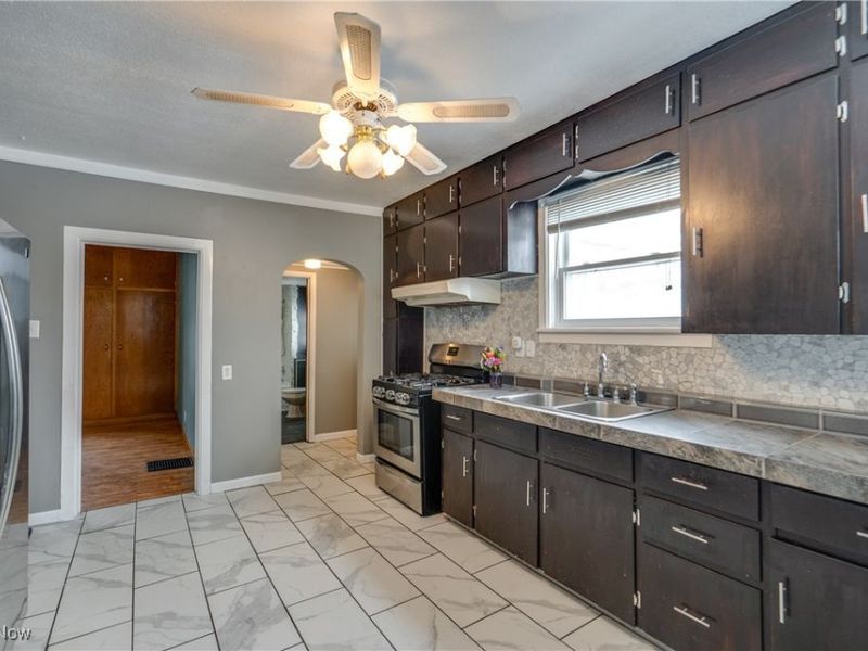 377 Hillsdale Avenue, Barberton, OH 44203 Photo 9