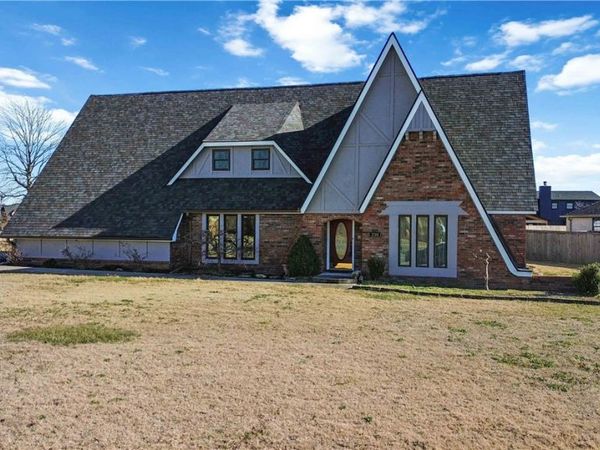 2514 W Orleans Drive, Rogers, AR 72758