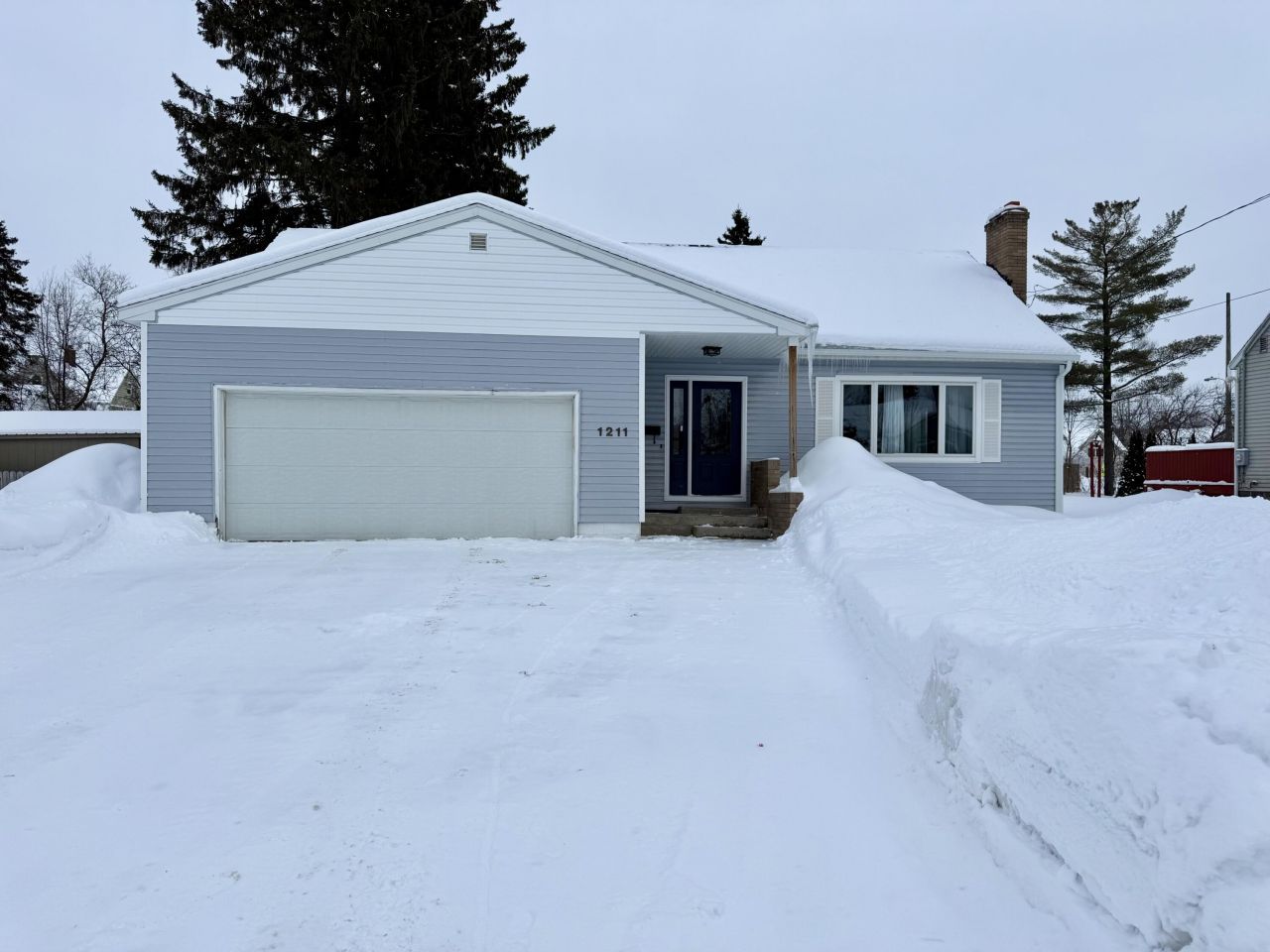 1211 Augusta St, Sault Sainte Marie, MI 49783 Main Photo