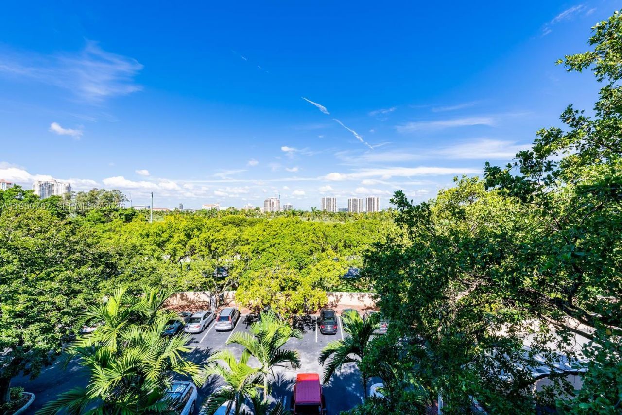 19801 E Country Club Dr, Unit 4501, Aventura, FL 33180 Photo