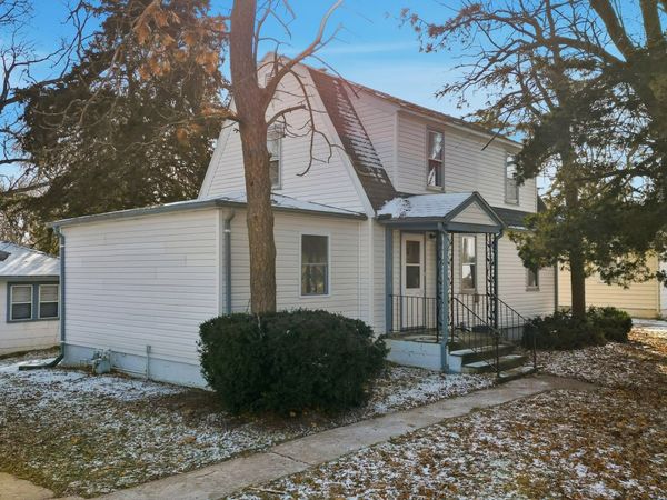 7913 S Oak Street, Dixon, IL 61021